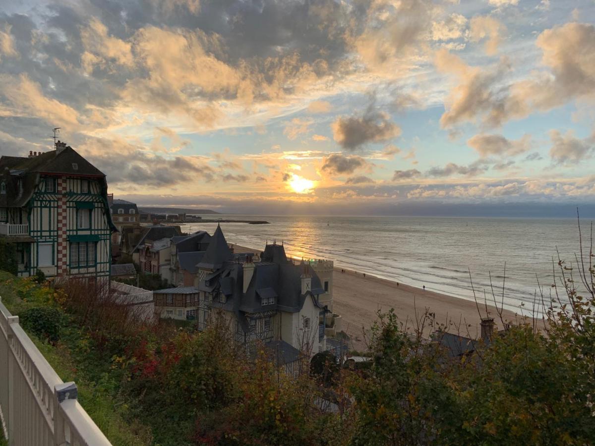 Trouville, Appartement Renove Avec Grande Terrasse Au Calme Eksteriør billede